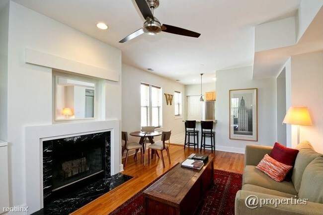 Foto del edificio - 2867 W Leland Ave