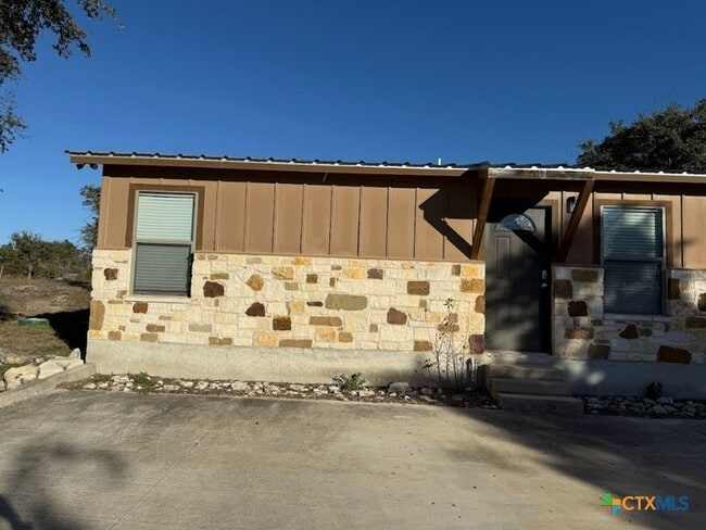 Building Photo - 1132 Indian Hollow