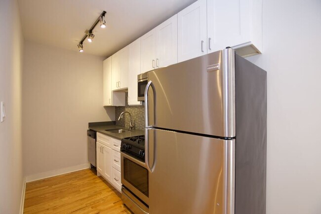 Foto del edificio - 2425 N Kedzie Blvd
