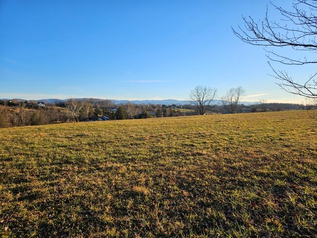 Building Photo - 121 Clyde Miller Dr