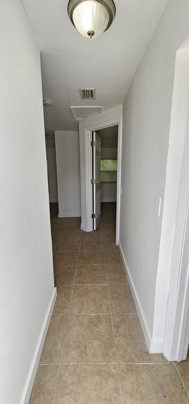 Foto del edificio - 1455 NE 146th St