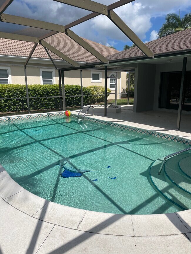 Building Photo - 2584 Longboat Dr