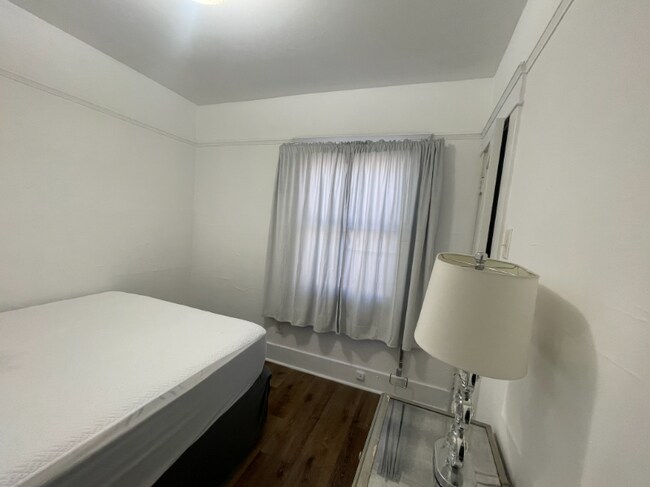 Foto del edificio - 1625 W 55th St