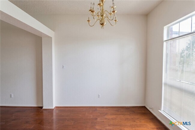 Foto del edificio - 3615 Coral Bay Ln
