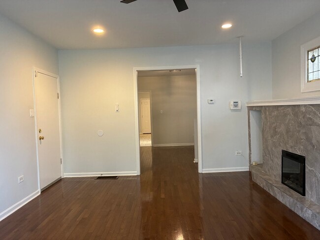 Foto del edificio - 8144 S Marshfield Ave