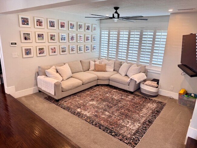 Foto del edificio - Stunning 7-Bedroom Home with Pool, EV-Read...