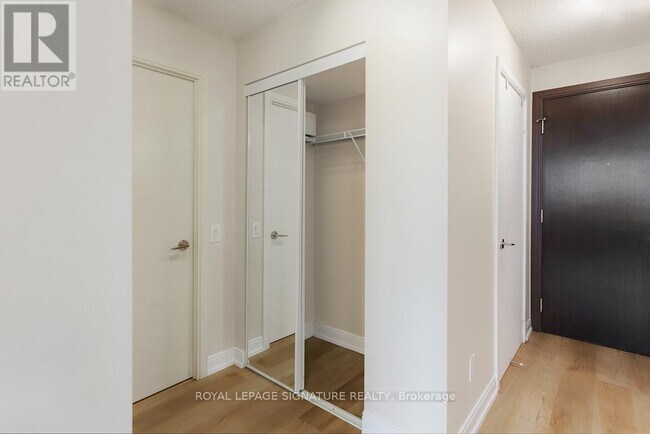 Photo du bâtiment - 25 Viking Ln