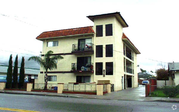 Primary Photo - 828 N Neptune Ave