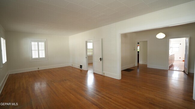 Foto del edificio - 3116 Wheeling Ave