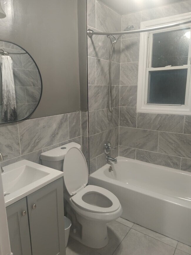 Building Photo - 121 W 28th St