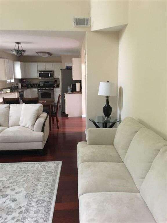 Foto del edificio - 1245 Winthrope Chase Dr