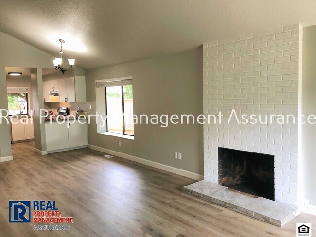 Building Photo - Attractive 2 BR/1 BA single-level Beaverto...