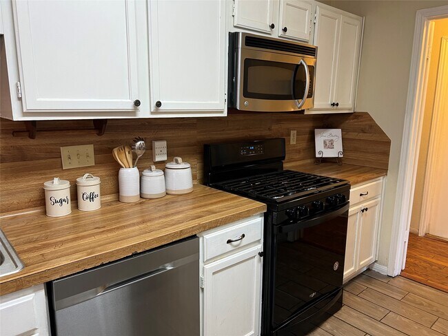 Foto del edificio - 3506 Corinne Ct