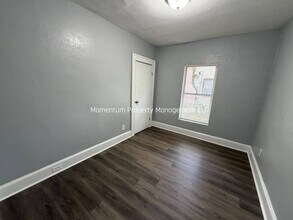 Building Photo - 2308 Oakdale St S