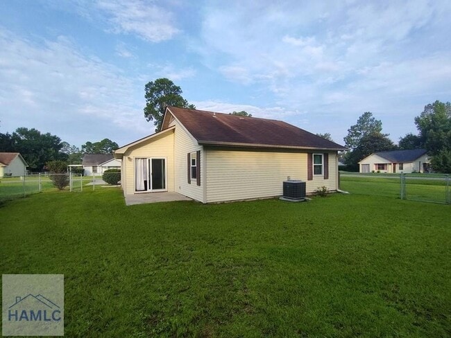 Building Photo - 633 Trevor St