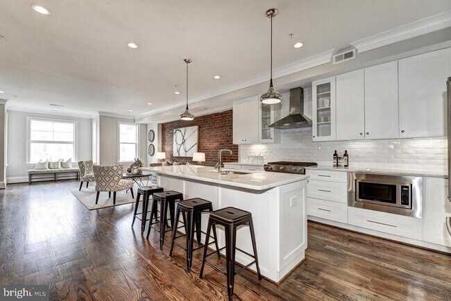 Foto del edificio - 3624 10th St NW