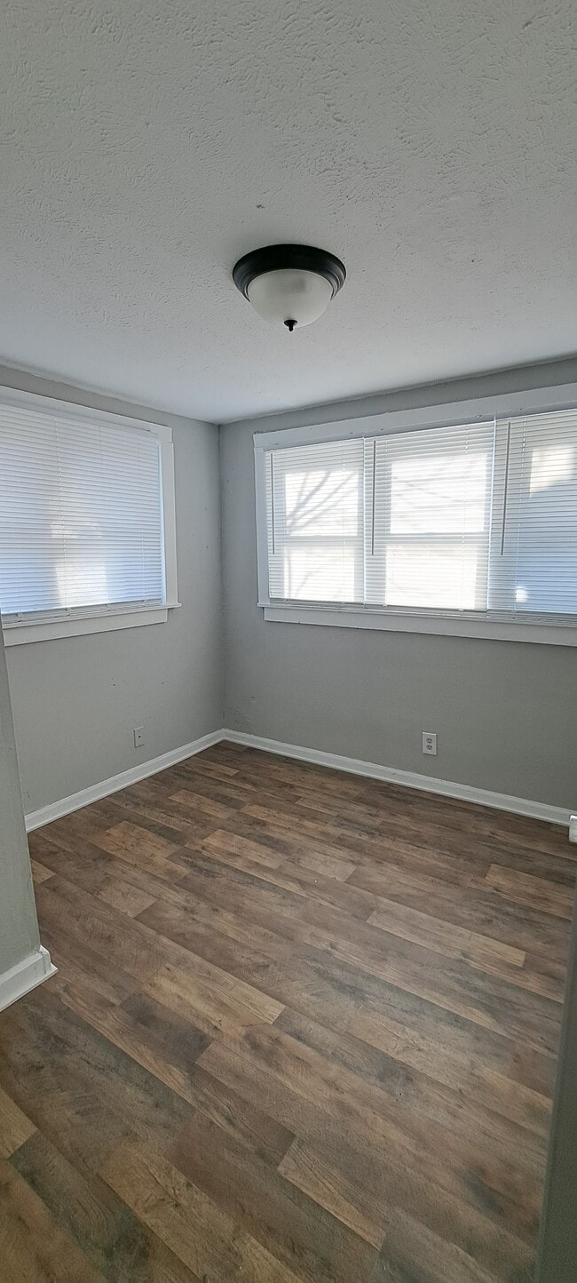 Photo - 1849 Westview Dr House