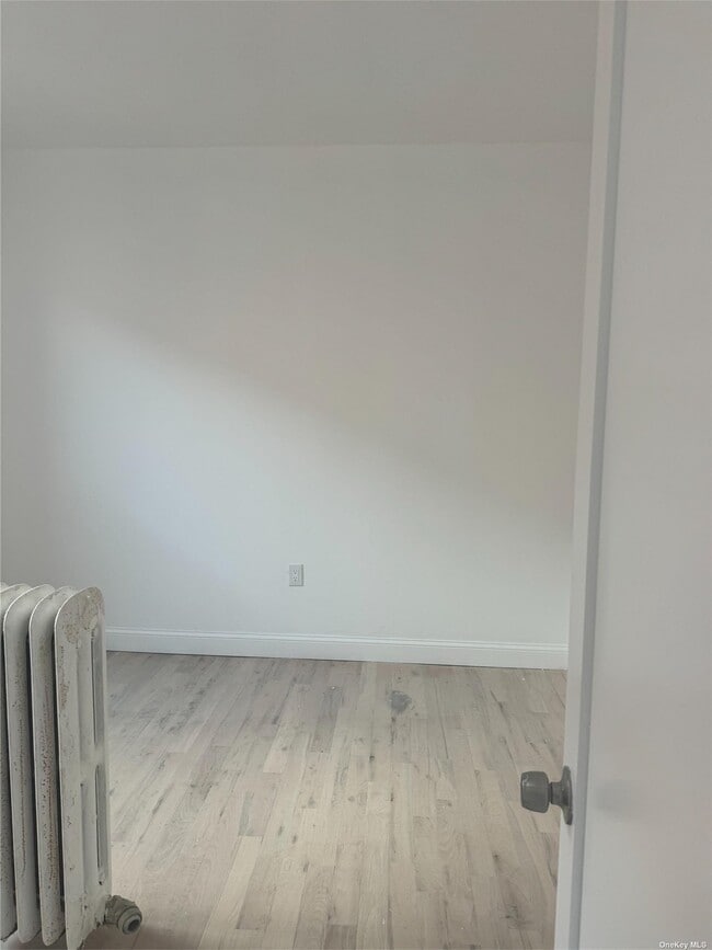 Building Photo - 739 Snediker Ave