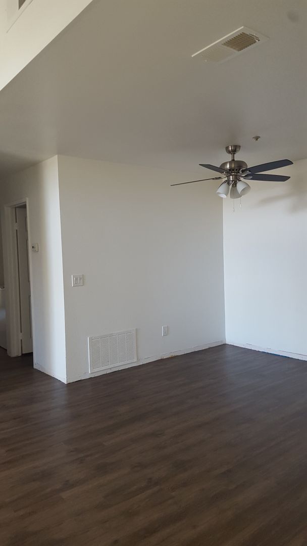 Foto del edificio - 1377 Oakdale Ave