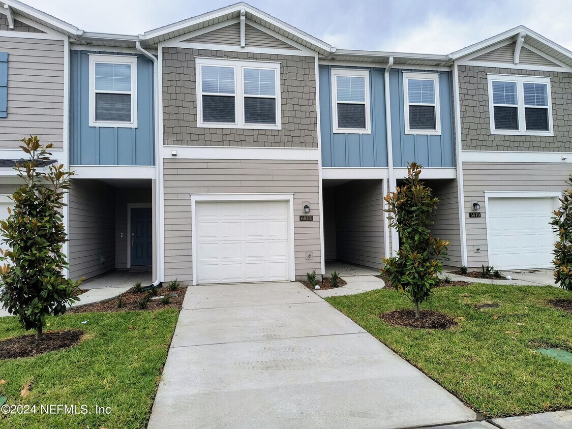 Foto principal - 6812 Golden Monarch Ave
