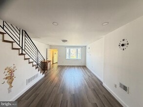 Building Photo - 3113 Glenview St