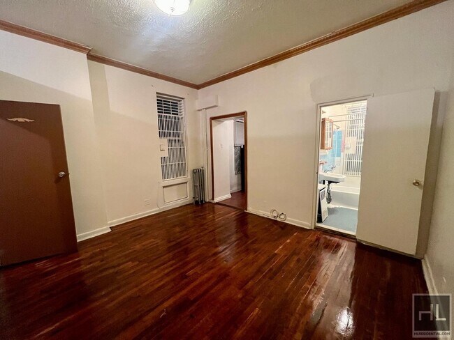 Building Photo - Charming Efficiency 1BR in Prime Clinton Hill