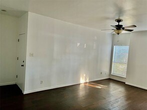 Building Photo - 10047 Westpark Dr