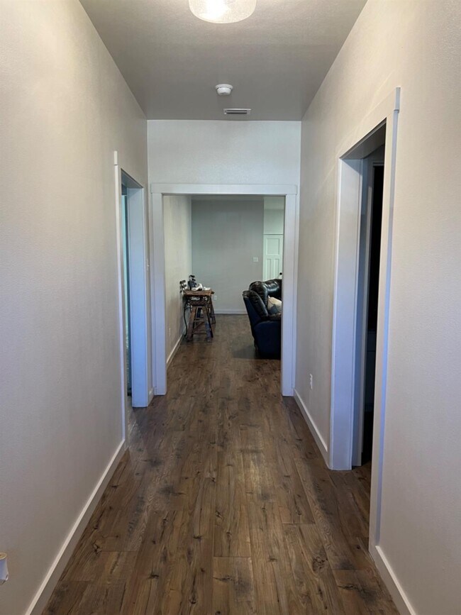 Building Photo - 2119 9th St