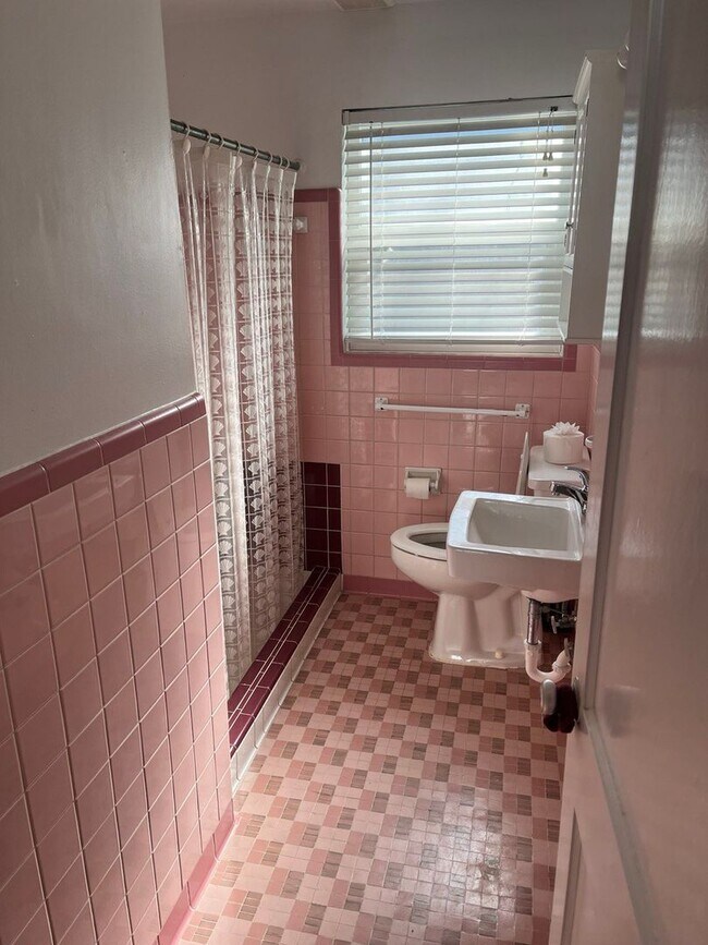 Foto del edificio - 4 bedrooms and 3 baths near UF campus