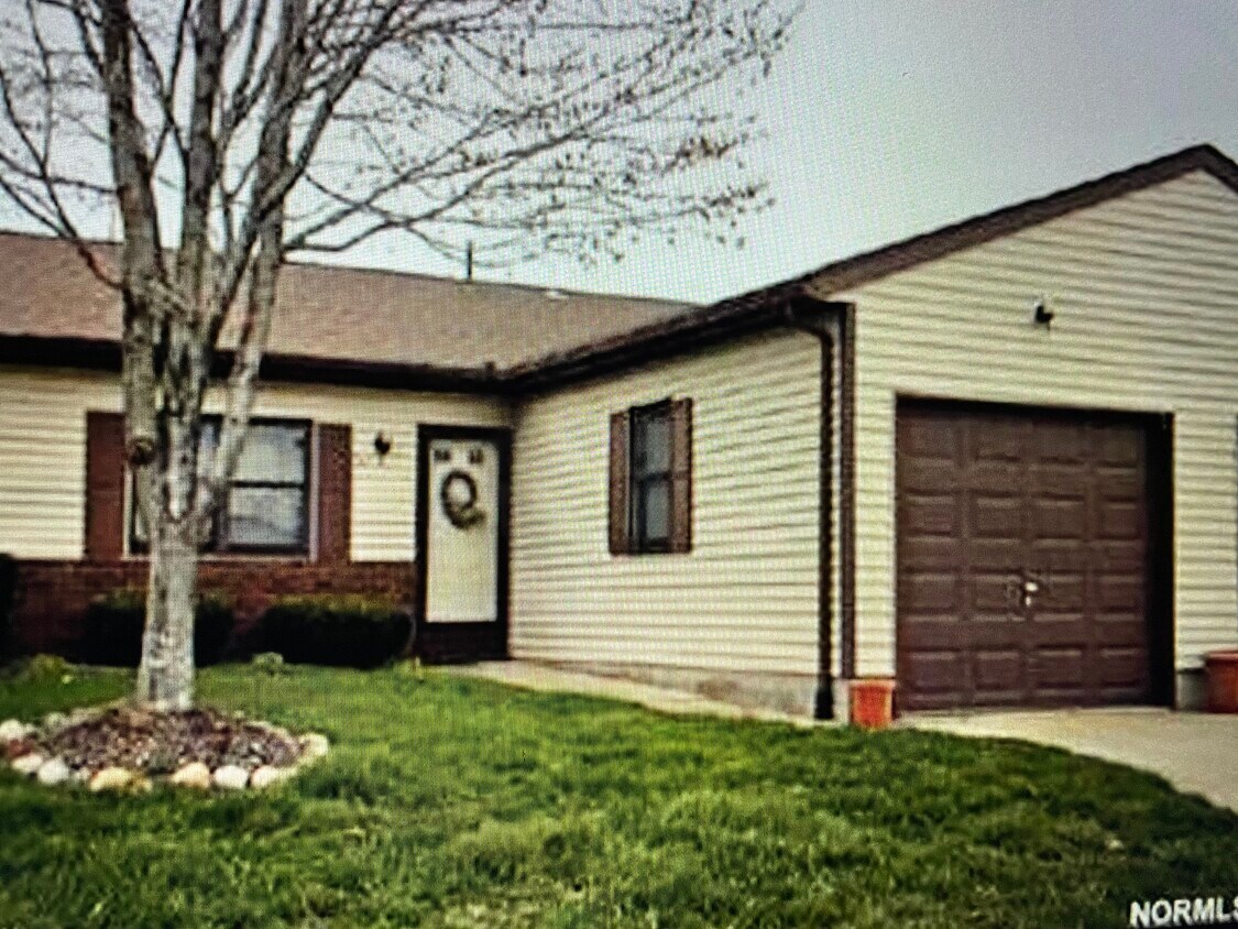 Primary Photo - 128 Royal Crest Dr