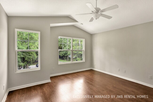 Building Photo - 1229 Pangola Dr