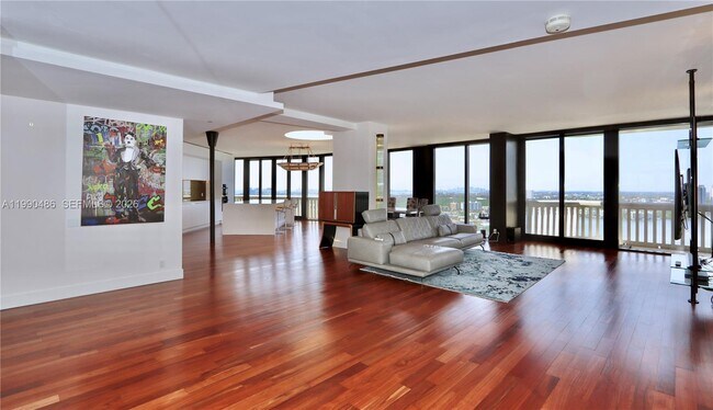 Foto del edificio - 1000 E Island Blvd