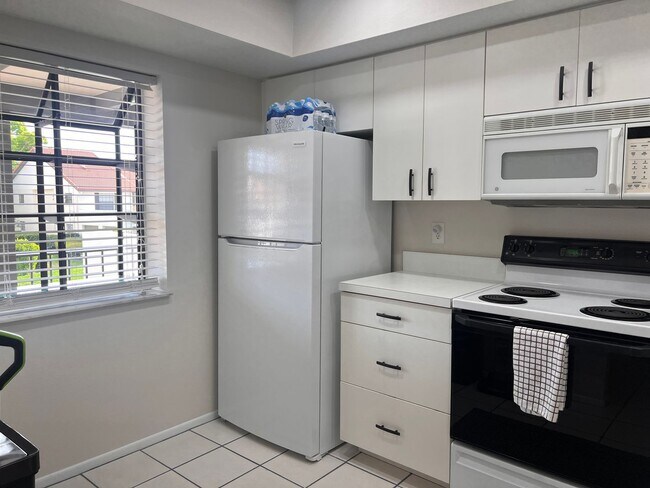 Foto del edificio - 2bd/2ba Townhome