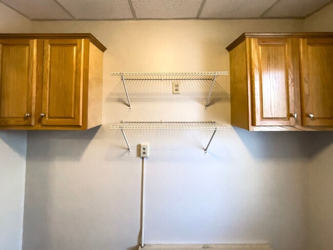 Foto del edificio - Preleasing for August 2026! 1 Bedroom, 1 Bathroom Close to Ball State's Campus! New Flooring!