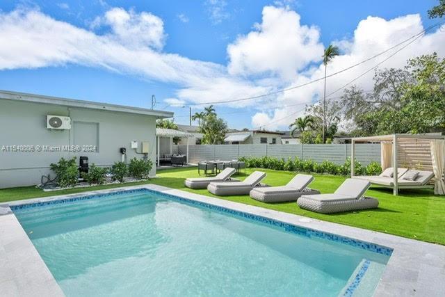 Foto principal - 327 NW 45th St