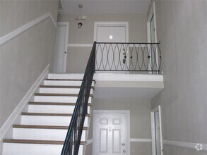 Building Photo - 56 Kenwood Dr