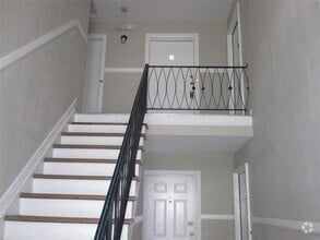 Building Photo - 56 Kenwood Dr