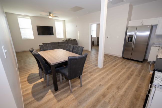 Foto del edificio - 103 N 1st St