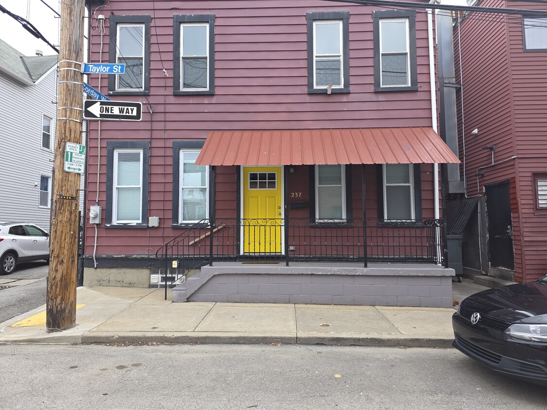 street entrance - 237 Taylor St
