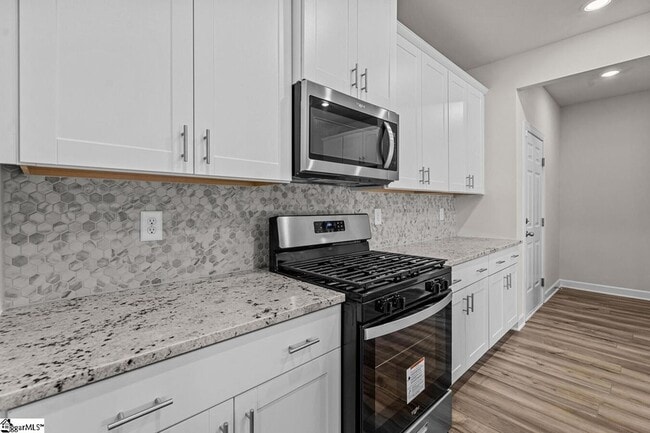 Foto del edificio - 403 Redear Rd