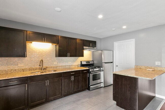 Building Photo - 5838 Woodgate Dr