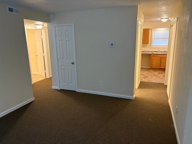 Foto del edificio - 1527 E Grand Blvd