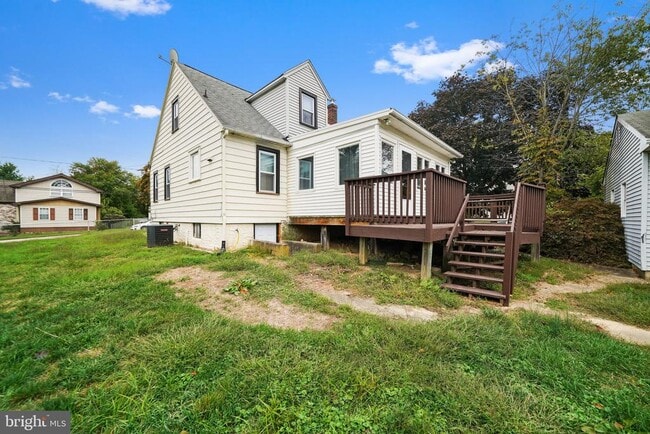 Building Photo - 624 Armstrong Ave