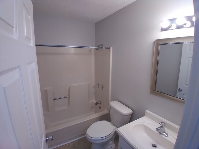 Foto del edificio - Unfurnished 2 Bedroom, 1.5 Bath Town Home ...