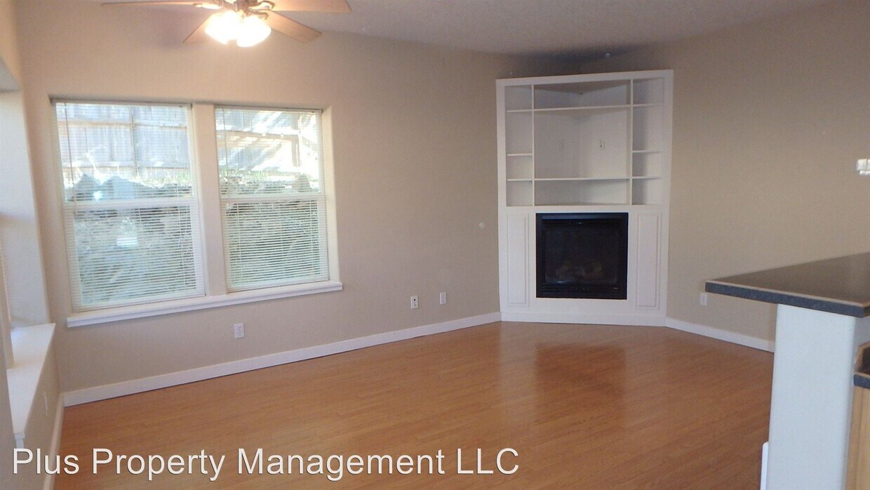Primary Photo - 1675 NE Lotus Dr