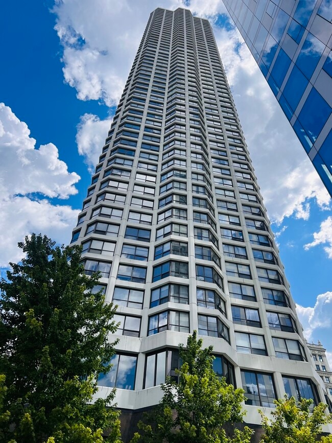 Building Photo - 405 N Wabash Ave