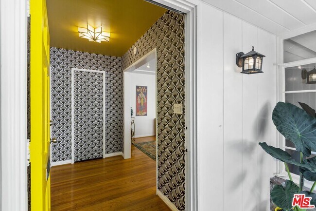 Foto del edificio - 2867 Beachwood Dr