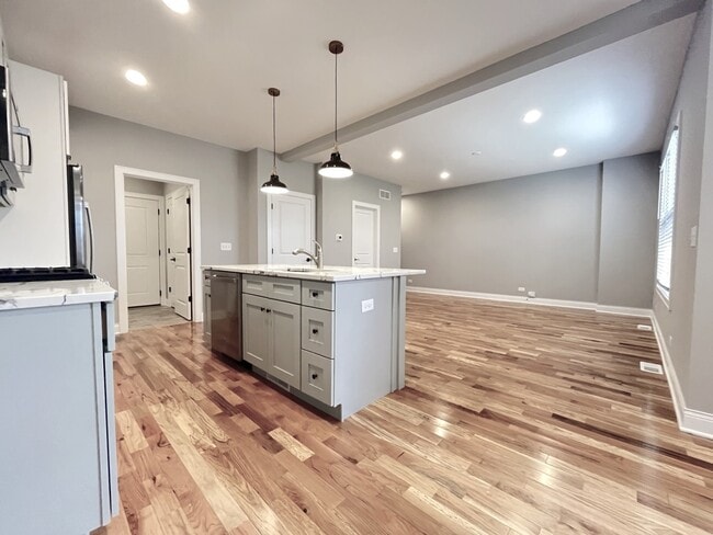 Building Photo - 738 Mallard Dr