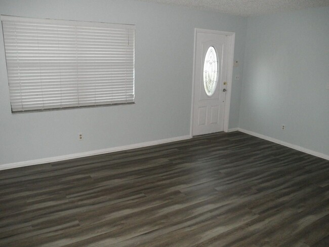 Building Photo - 4648 Summit Blvd