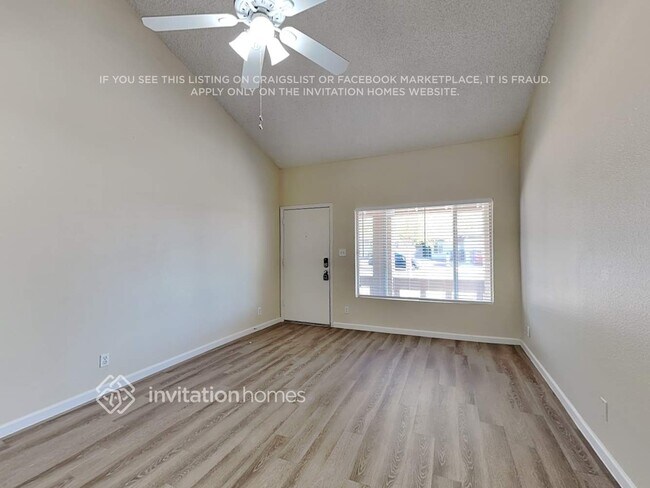 Foto del edificio - 1052 W Kilarea Ave